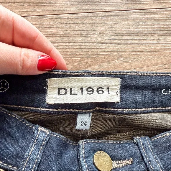 DL1961 Chrissy Skinny Dark Wash Premium Stretch Denim Size 24 - Picture 5 of 6